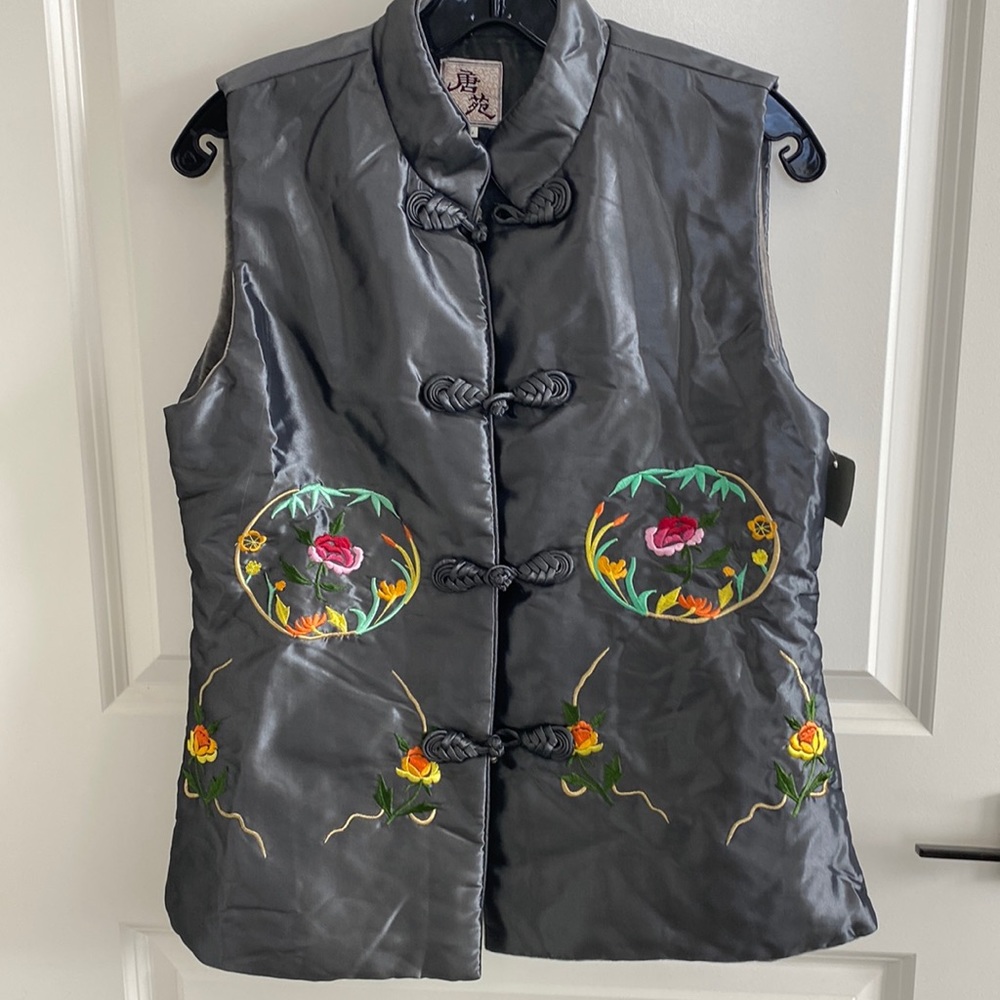 NWT Chinese style vest with embroidered